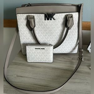 Michael Kors Wallet & Purse